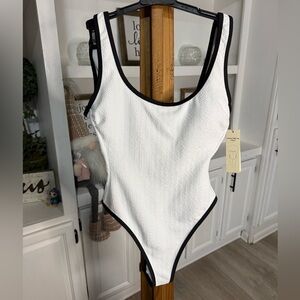 🔆NWT White and Black Woman One Piece Swimsuit
